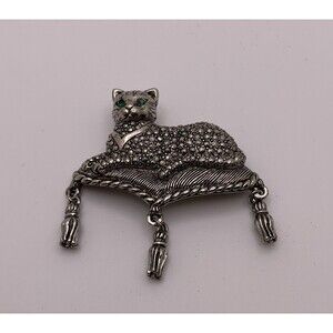 Avon Silver Tone Faux Marcasite 1992 Regal Cat Green Rhinestone Eyes Brooch Pin